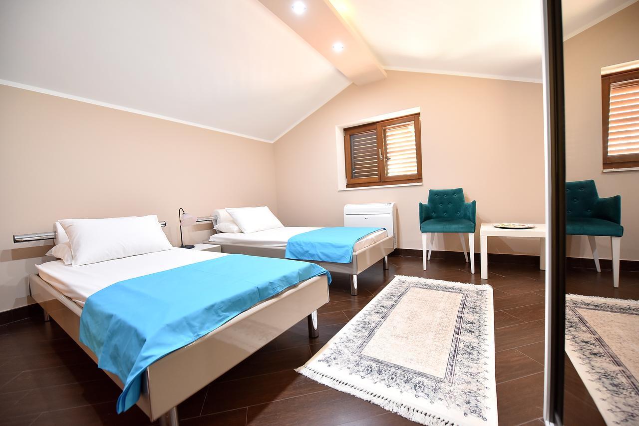 Appartamento Maniva Penthouse By The Sea Cattaro Esterno foto