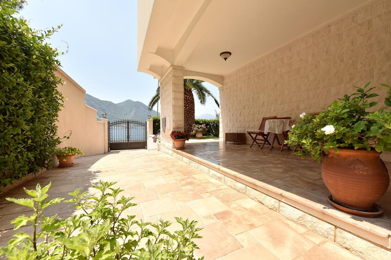 Appartamento Maniva Penthouse By The Sea Cattaro Esterno foto