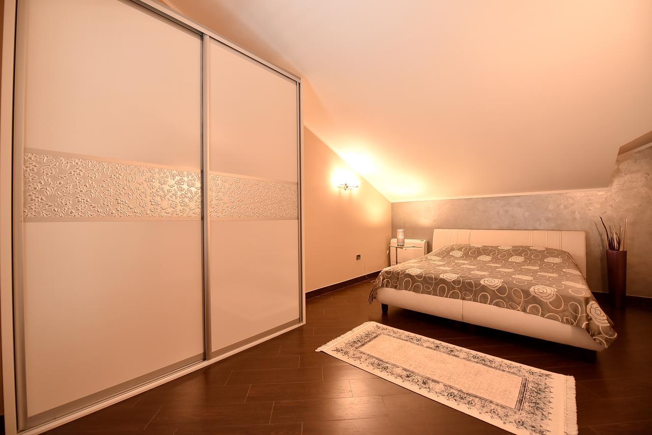 Appartamento Maniva Penthouse By The Sea Cattaro Esterno foto